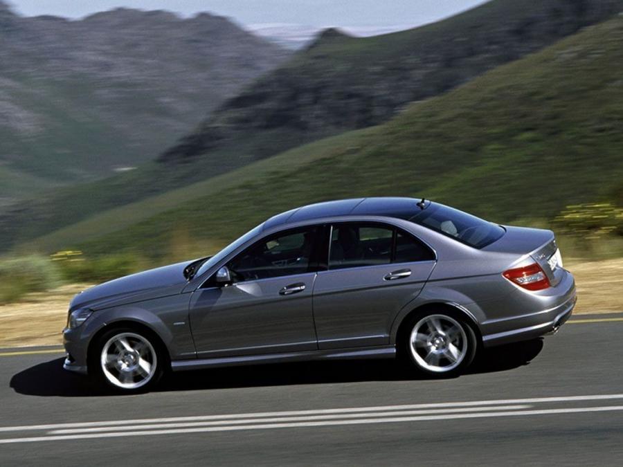  Mercedes-Benz C-Class 2008 года  (фото 3 из 27)